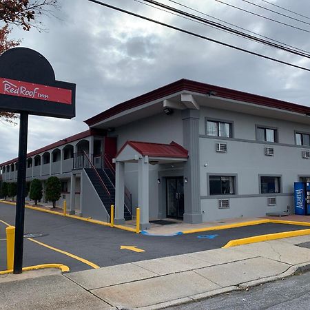 Red Roof Inn Copiague Esterno foto
